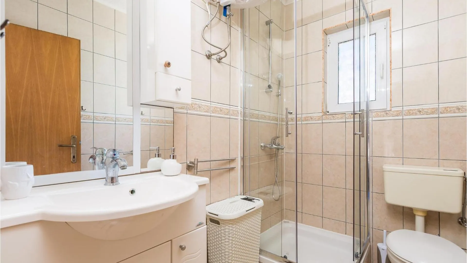 Amazing Home In Povljana With Kitchen